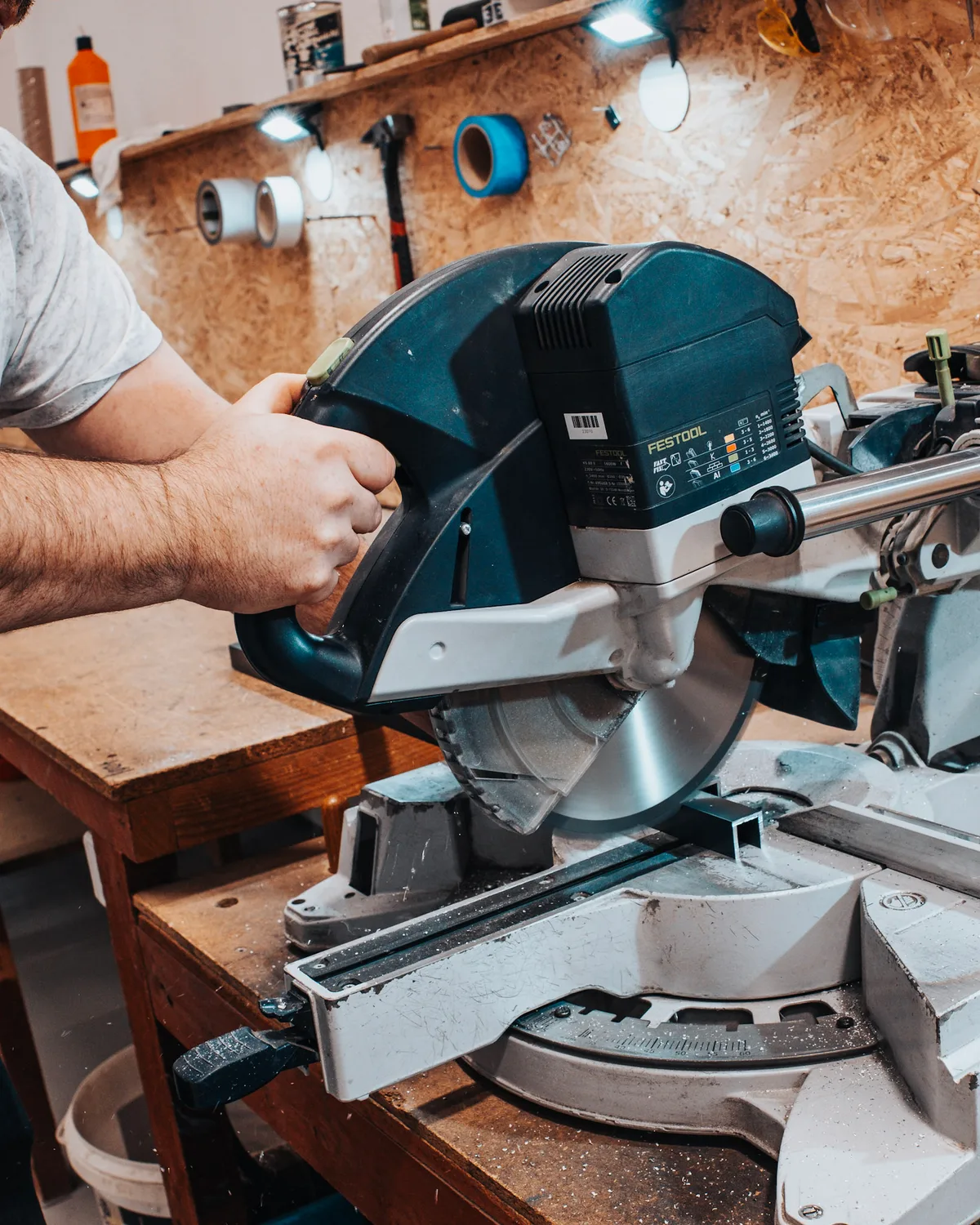 Řezání hliníkových profilů